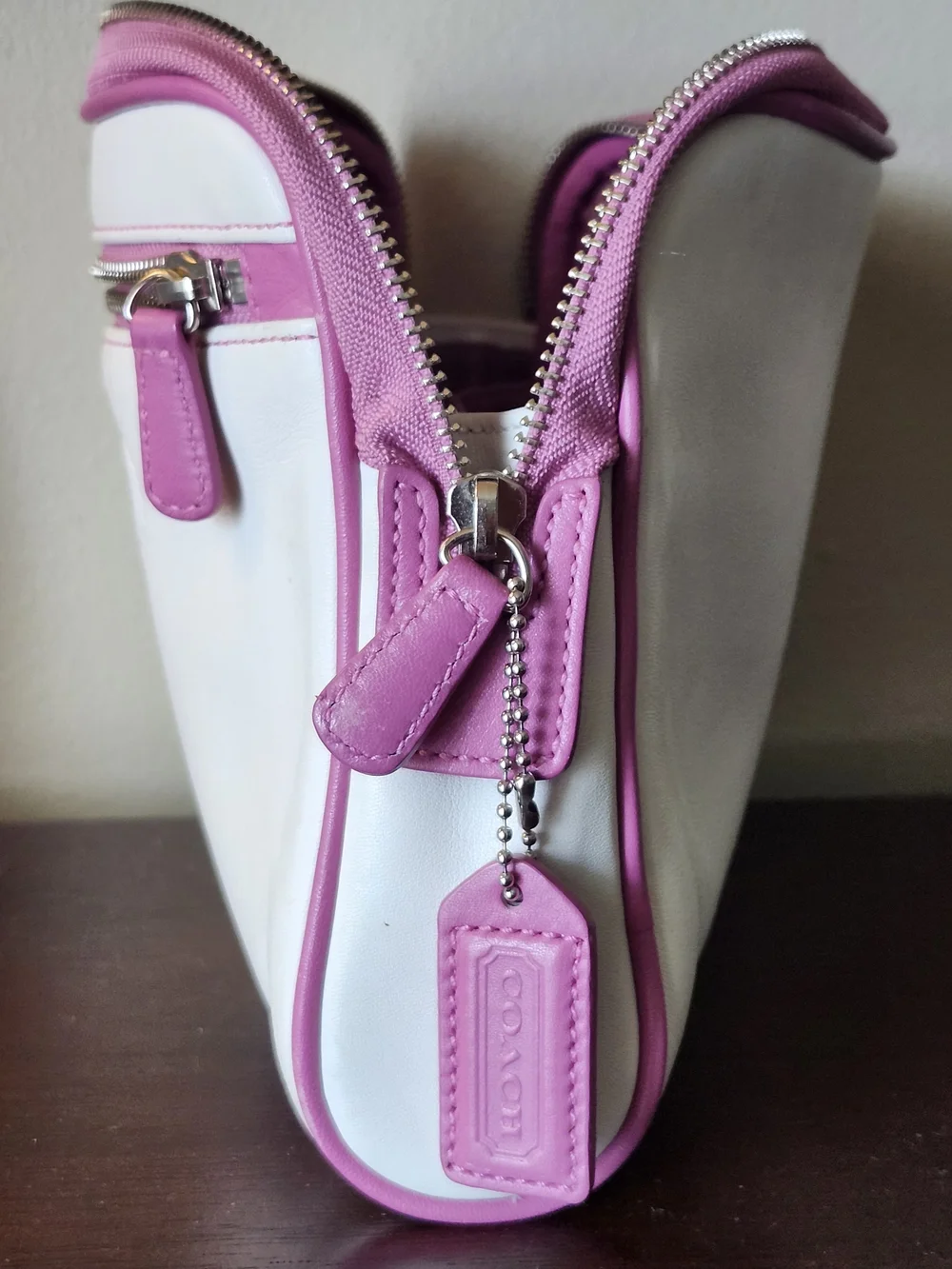 COACH Vintage White Leather Travel Pouch with Pink Trim. - Picture 5 of 10